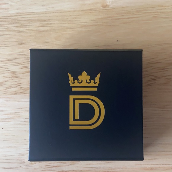 Meet your Posher, Diedra - Picture 1 of 2